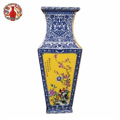 Modrá a biela a Overglaze Square Vase/Qianlong